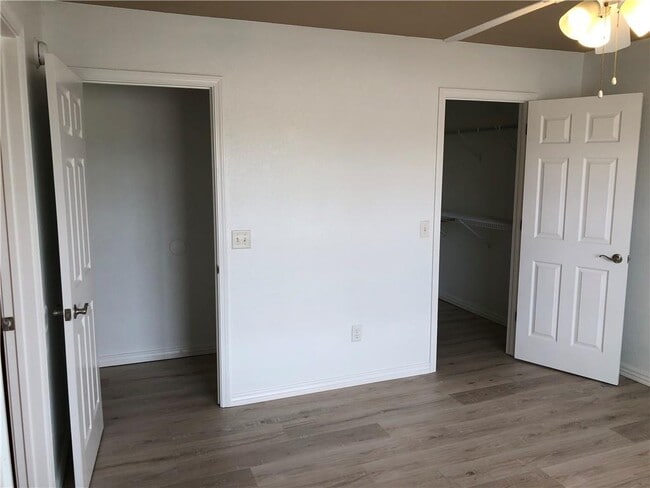 Building Photo - 3204 SW Windrift Ave