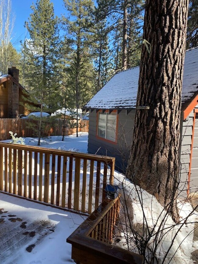 Building Photo - Lovely 3 Bedroom Home with Upgrades Throug...