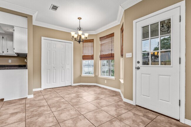 Building Photo - 4/2 Cantonment Property in Kings Road Neighborhood