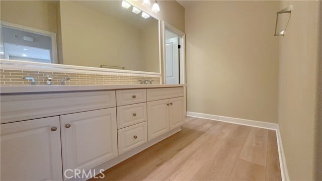 Building Photo - 22 Statuary