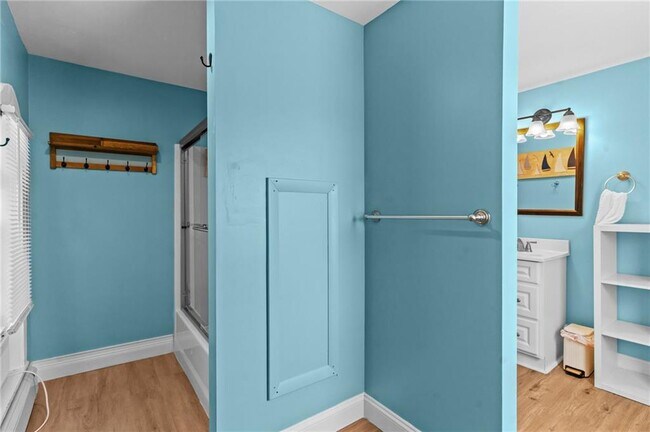 Building Photo - 11 Young St