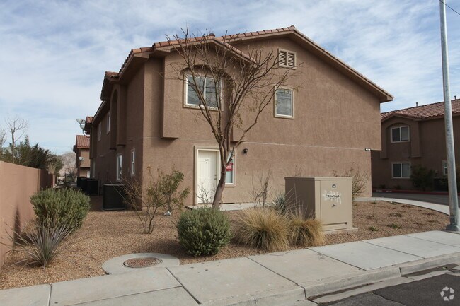 Building Photo - 448-460 E Hunter Dr