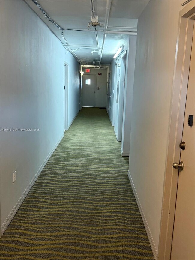 Building Photo - 3100 Collins Ave