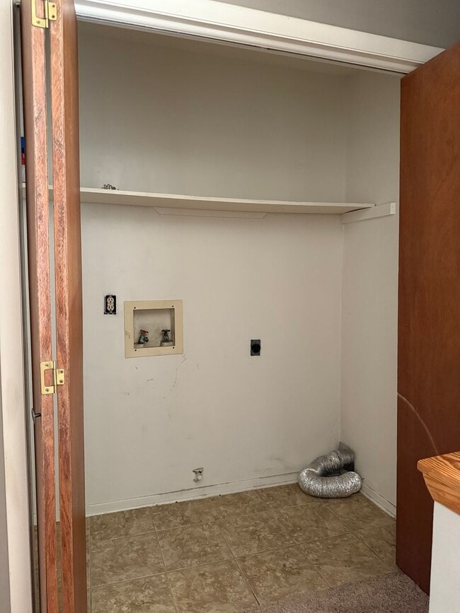 Building Photo - 113 Highland Point Cove