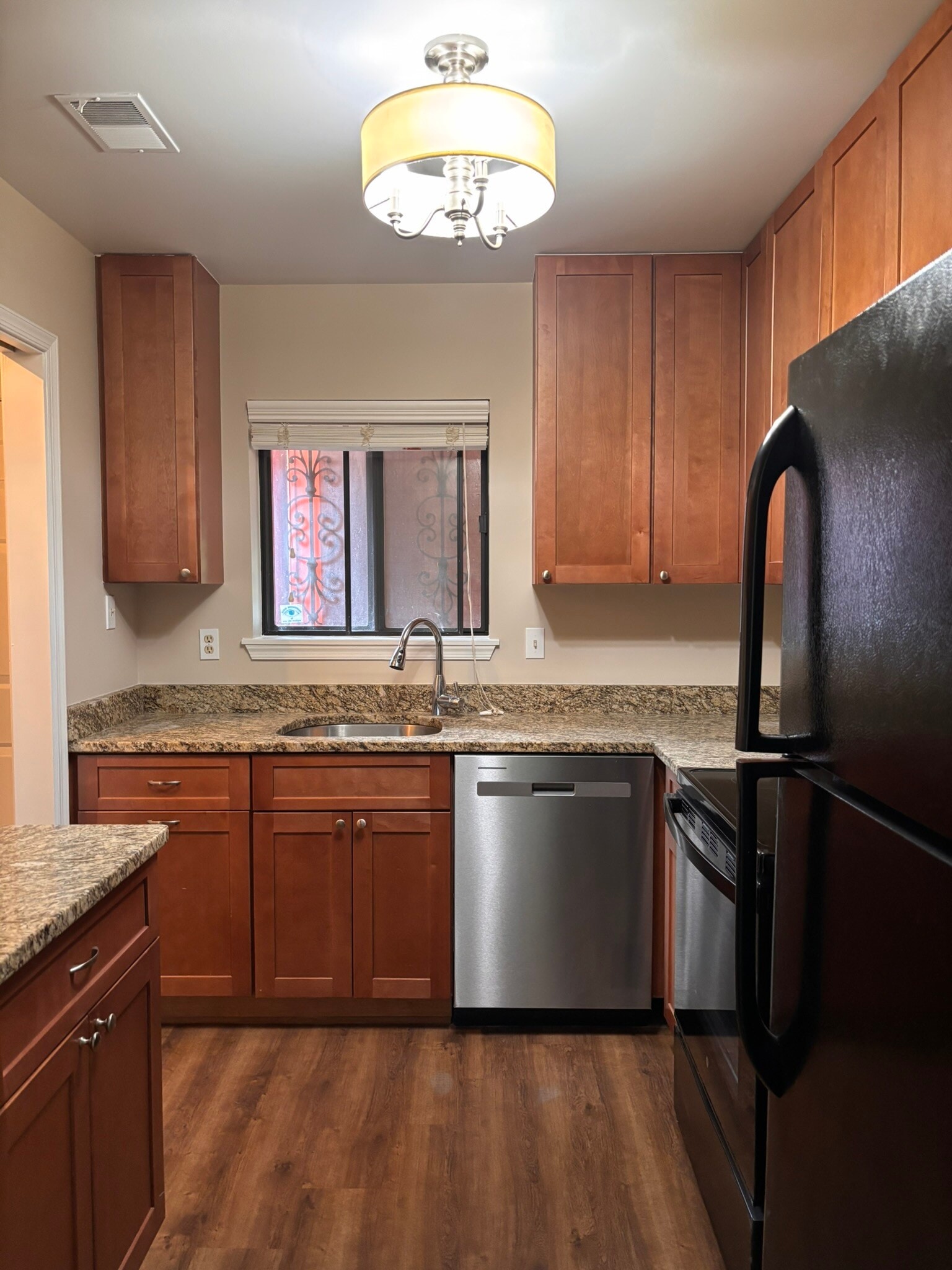Building Photo - 2807 Lee Oaks Ct