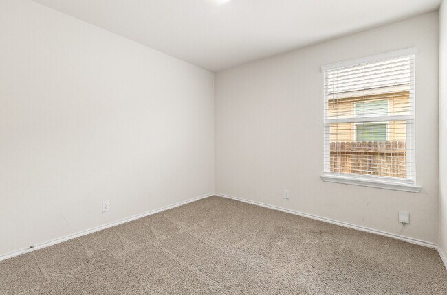 Building Photo - 6430 Greensleeves