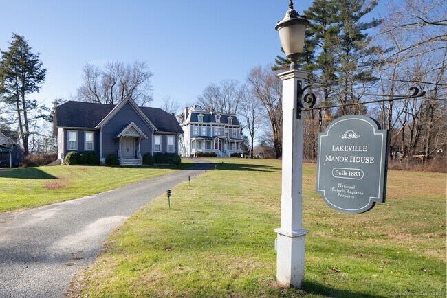 Building Photo - 31 Sharon Rd