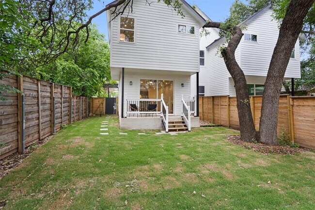 Building Photo - 1208 W Oltorf St