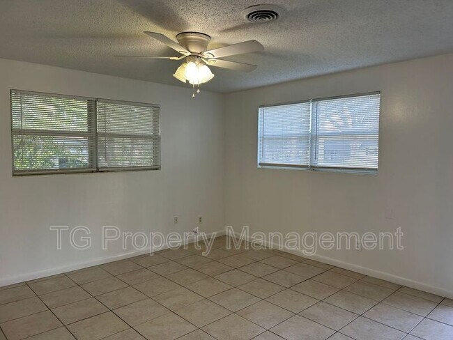 Building Photo - 3914 Rodby Dr