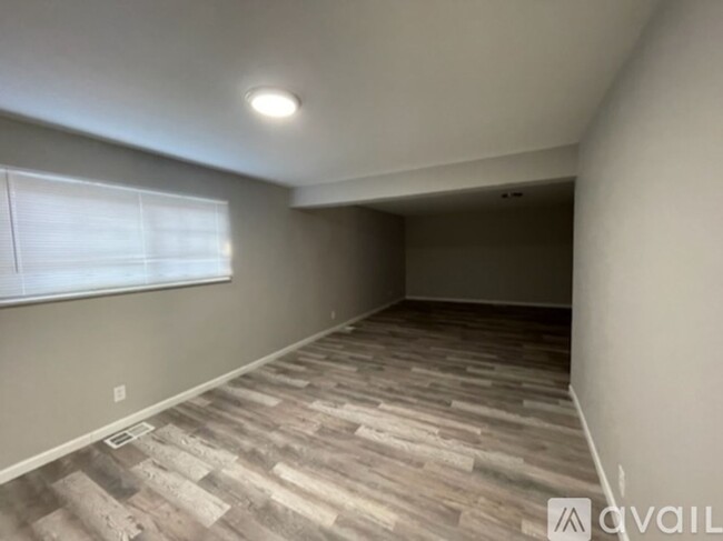 Building Photo - Amazing 3 bedroom, 1.5 bathroom house in F...