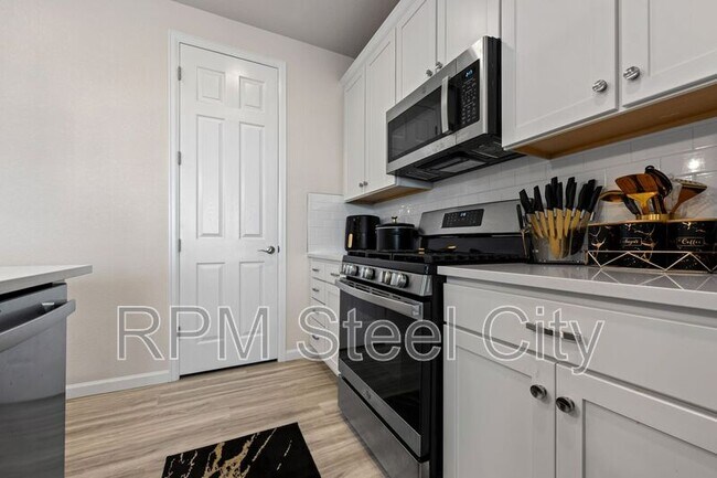 Building Photo - 1905 Manassa St