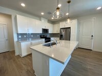 Building Photo - 3 bedroom 2.5 home with Canyon view in San Marcos!
