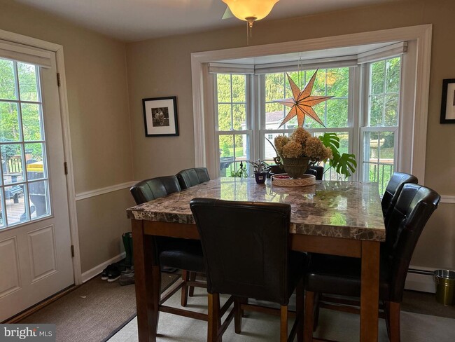 Building Photo - 5 Cedar Woods Dr