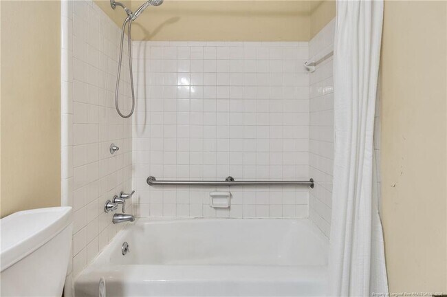 Building Photo - 1644 Inverness Dr