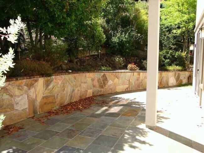 Building Photo - Large estate in the Oakland hills