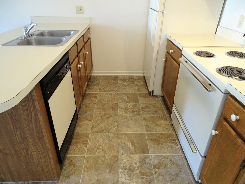 Building Photo - 677 Brunnerville Rd