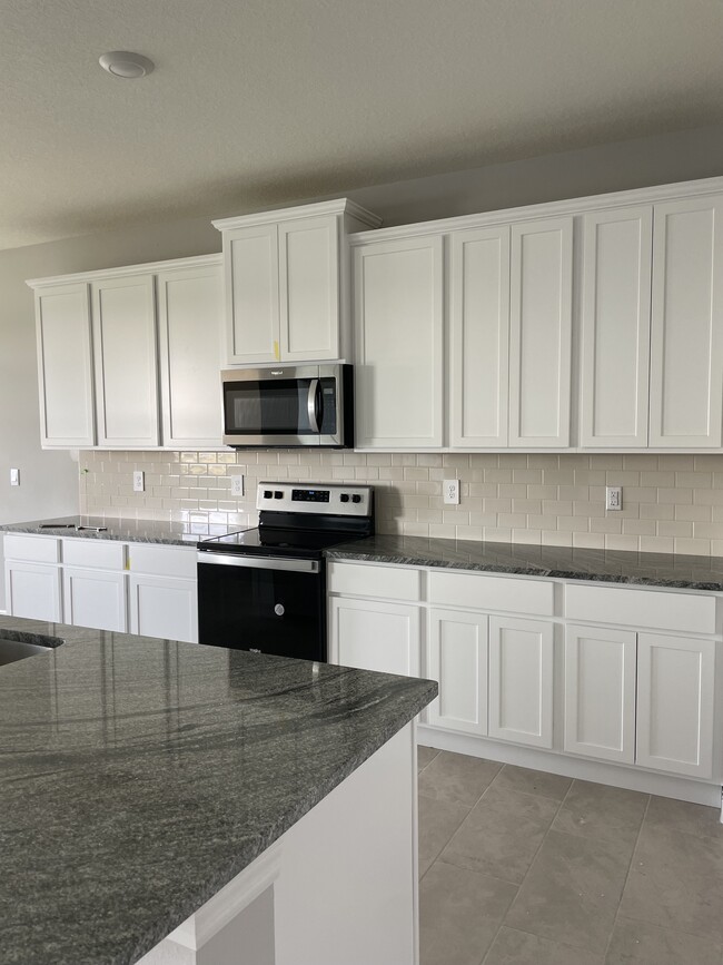 Kitchen - 16618 Barnwood Pl