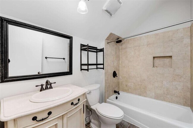 Building Photo - 654 Cleburne Terrace NE