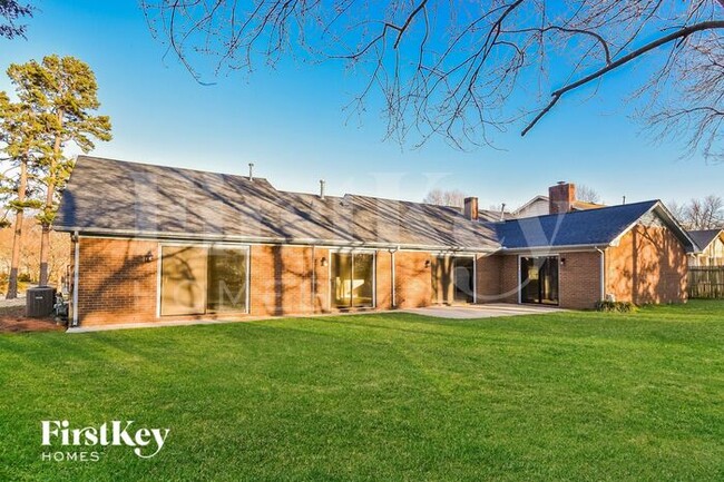 Building Photo - 4113 Oak Hollow Dr