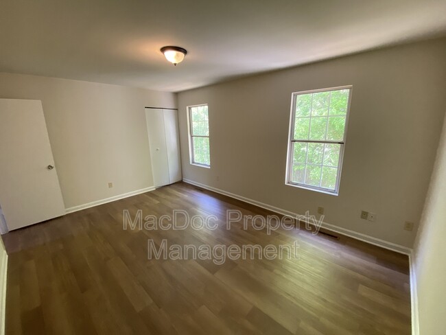 Building Photo - 104 Kings Mill Dr