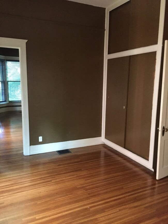 Building Photo - Saint James Ct