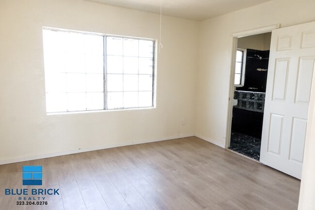 Building Photo - 1401 W 53rd St