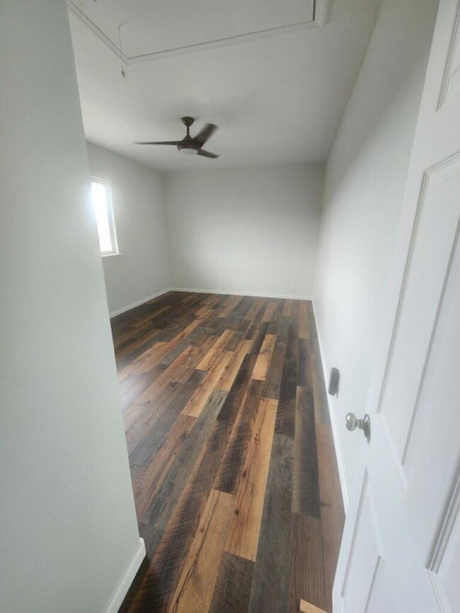 Building Photo - Pet friendly 3 bedroom / 2 bath home with ...