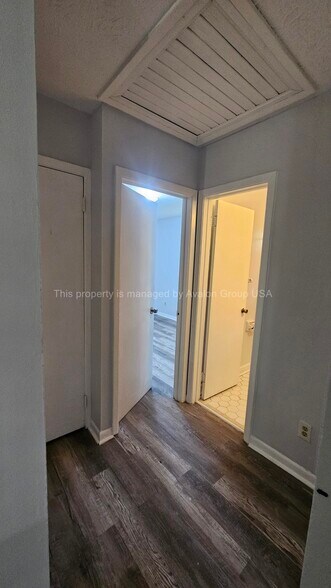 Building Photo - 1131 Lake Shore Blvd