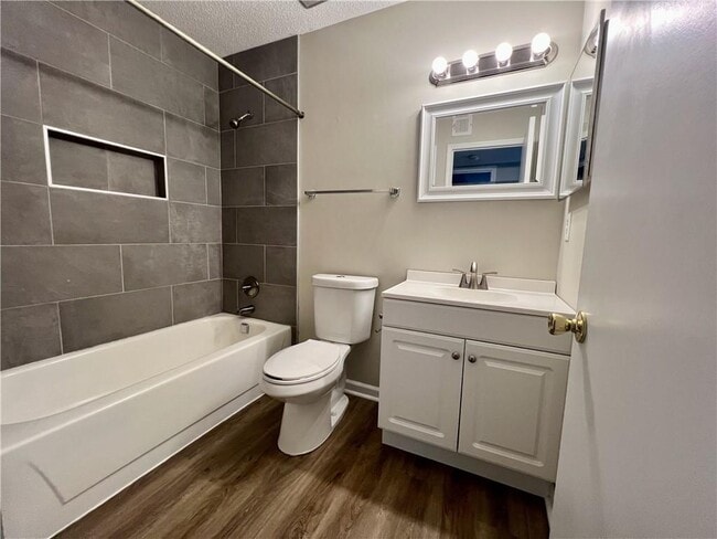 Building Photo - 1605 Huntingdon Chase