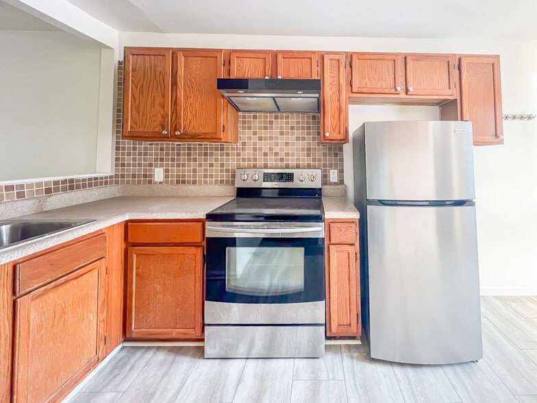 Building Photo - 30 Fox Hill Dr