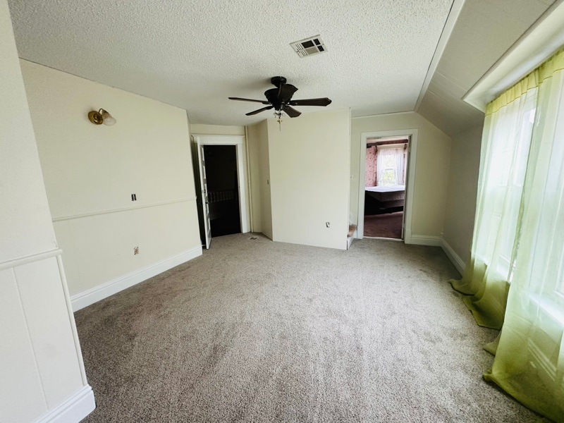 Building Photo - 615 NW Arlington Ave