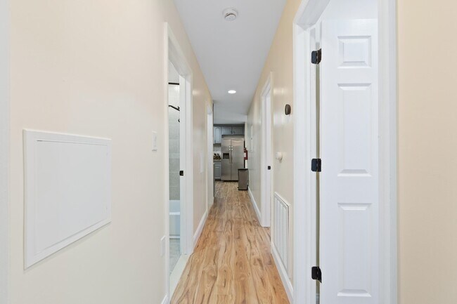 Building Photo - 409 66th St