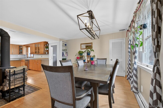 Building Photo - 22 Blossom Hill Dr