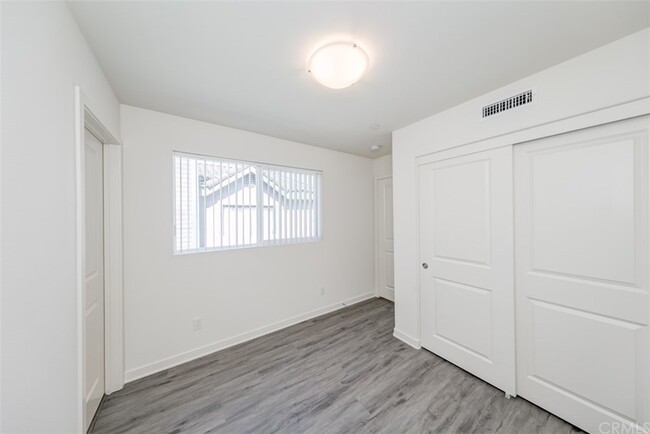 Building Photo - 9124 Huntington Dr