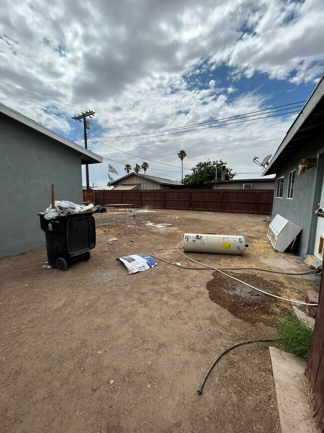 Building Photo - Newly remodeled house in Brawley