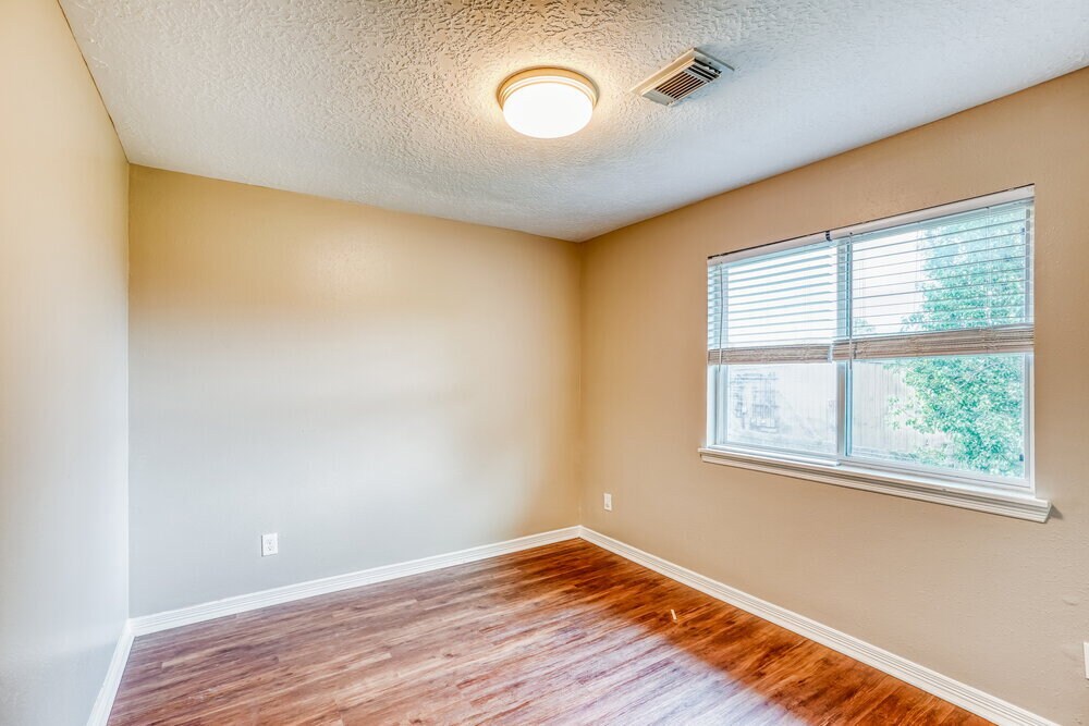 Building Photo - 2014 Harbour Cove Dr