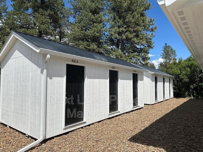 Building Photo - 414 Maple Dr