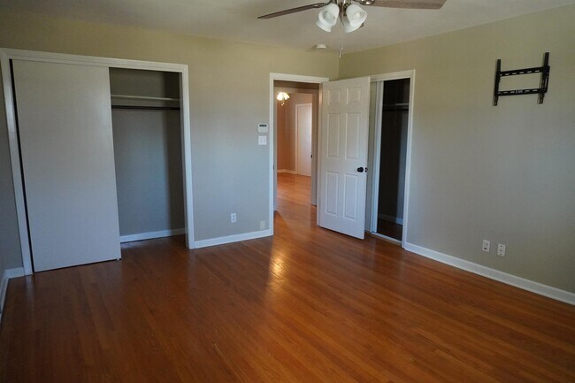 Building Photo - 942 Mildred Dr