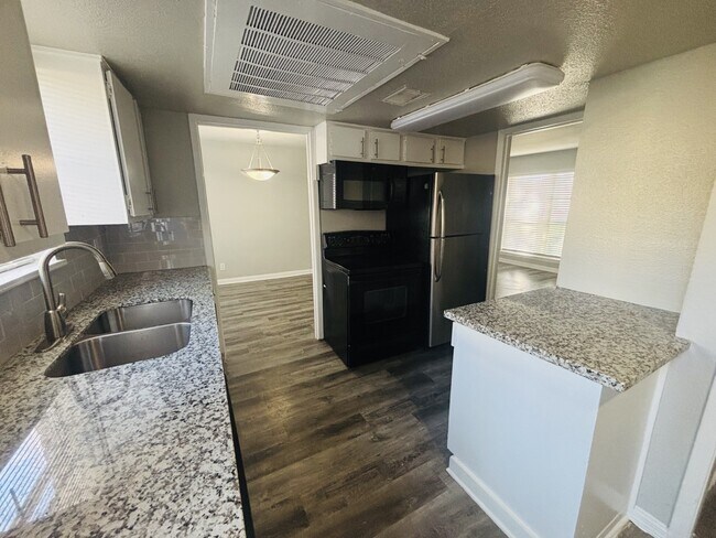 Building Photo - 6200 W Tidwell Rd