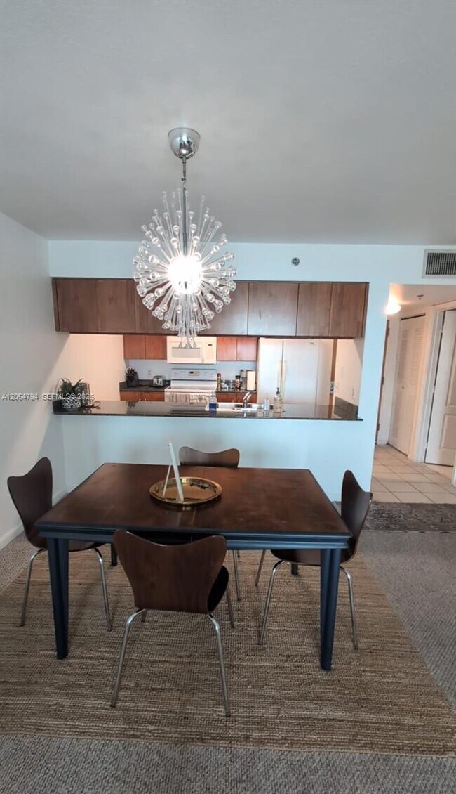 Building Photo - 1200 Brickell Bay Dr