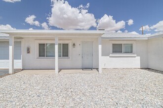 Building Photo - Spacious 2 Bedroom, 1 Bath Apartment – Fre...