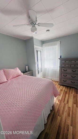 Building Photo - 402 Maple Dr