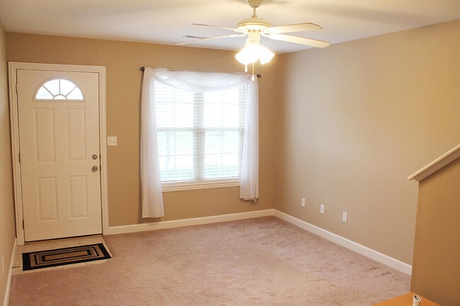 Building Photo - 1304 E Brown School Rd