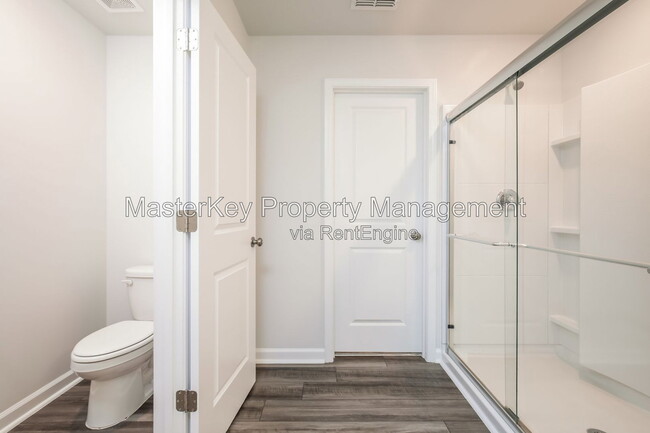 Building Photo - 804 McKenzie Pk Ter