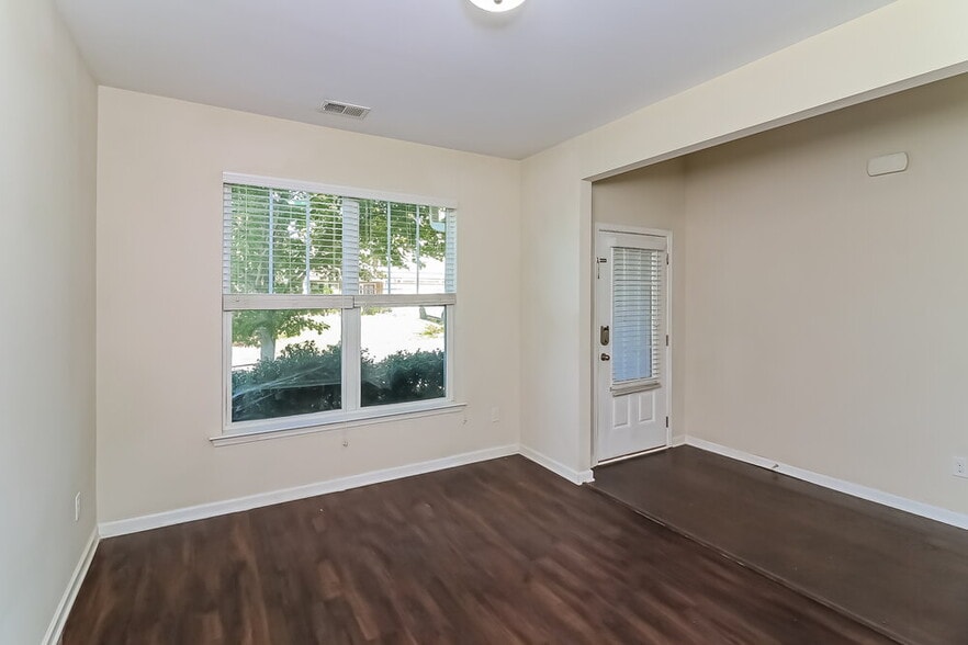 Building Photo - 360 Darbys Run Ct