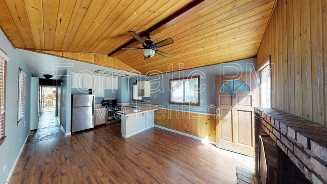 Building Photo - 672 Highland Ln