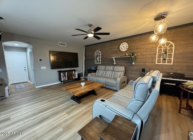 Building Photo - 13781 W Vernon Ave