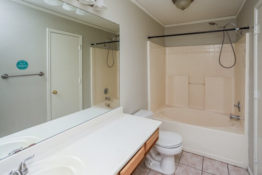 Building Photo - 4220 Fernleaf Dr