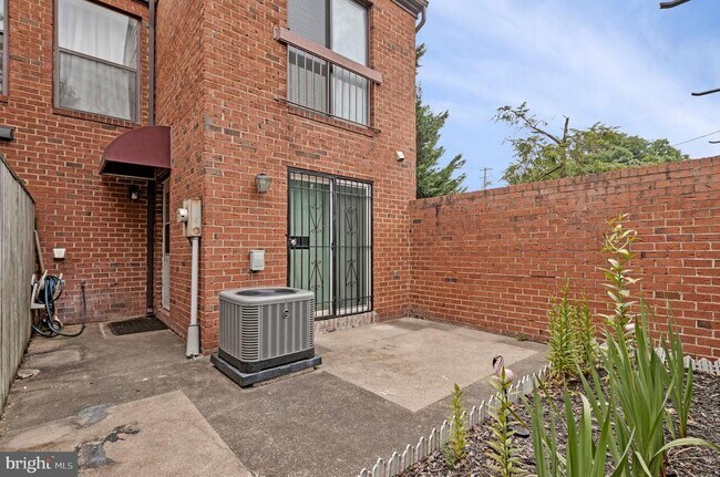Building Photo - 2435 18th St NE