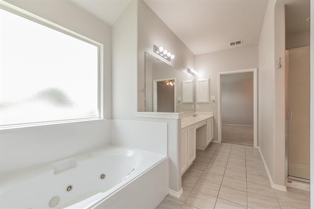 Building Photo - 2668 Redcedar Dr